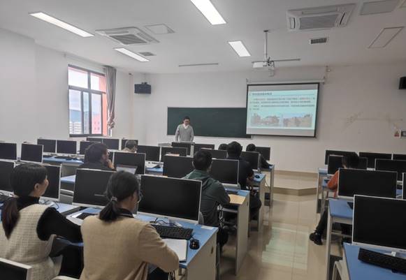 说明: \\2012-20160518dr\公司办公室2017—2020\会议照片和资料\2023年照片\2023.10.19 williamhill威廉希尔官网2023年教师成长发展互助平台培训\IMG_20231019_140203.jpg
